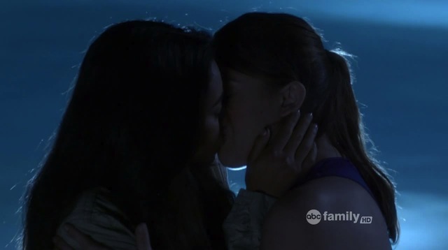 Lesbians Kissing In The Bath